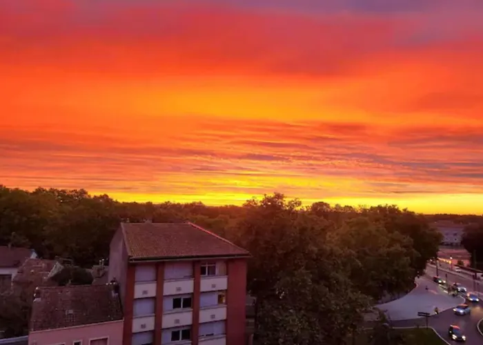 Fac 5 Tram Metro Vue Garonne Parking *